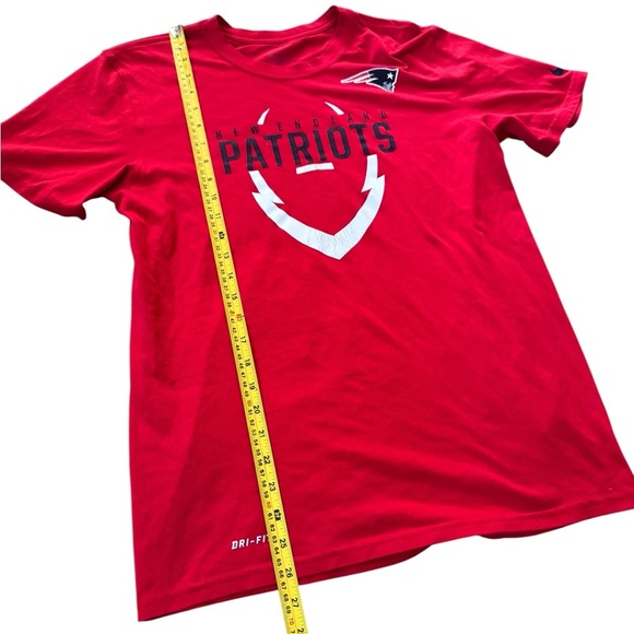 New England Patriots Nike Athletic Fit Short Sleeve Shirt Size Medium - Picture 2 of 5